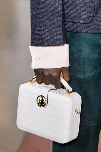 Look 80